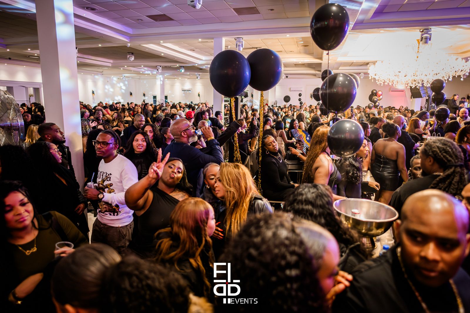Crowd at El Que Puede event